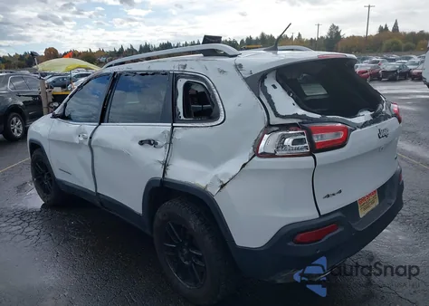 2016 Jeep Cherokee Latitude z USA, uszkodzony, nr VIN 1C4PJMCS5GW193320